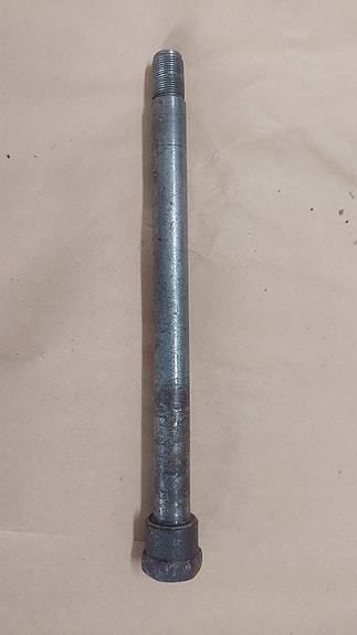 Moottoripyörän IC 49 takapyörän akseli