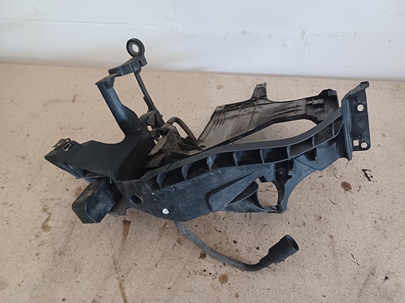 AUDI A5 2007-15 ajovalon kehys vasen 8T0941453D + 8T0805607B