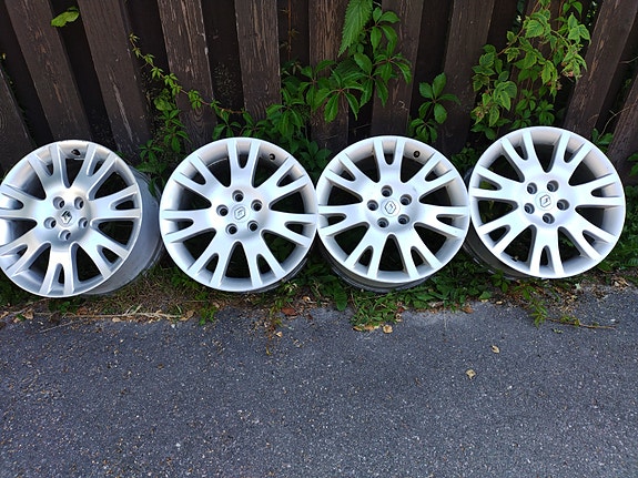 Renault Laguna vanteet 7x17 5x108 et50