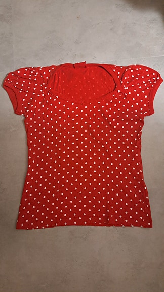 Pin up -tyylinen polkadot-paita koko S