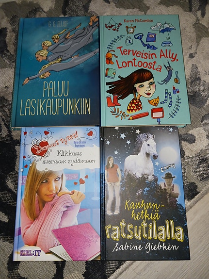 Nuorten kirjoja ja yksi cd levy kirja.
