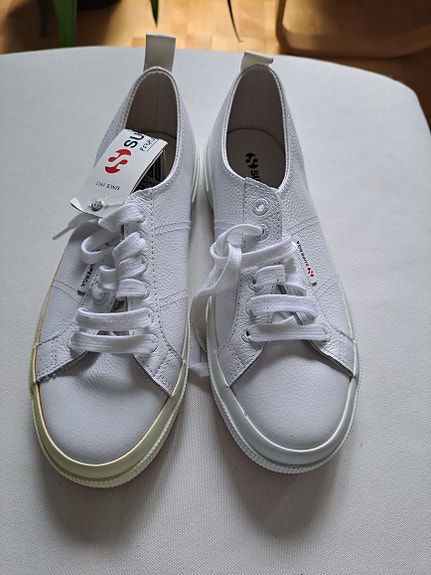 Superga valkoiset tennarit nahkaa 39