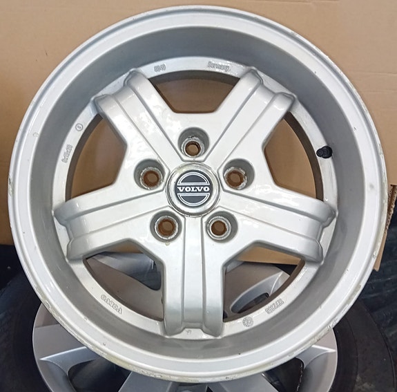 Volvon VIRGO 15' DRACO 15' tai HYDRA 16'  vanteet