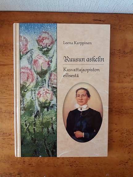 Leena Karppinen: Ruusun askelin