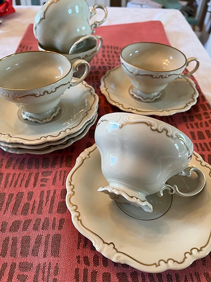 Kahvikupit Rosenthal Pompadour kulta
