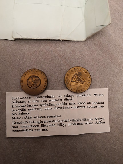 Oy Stockmann Ab 1862-1962 Muistomitalit 2 kpl Väinö Aaltonen