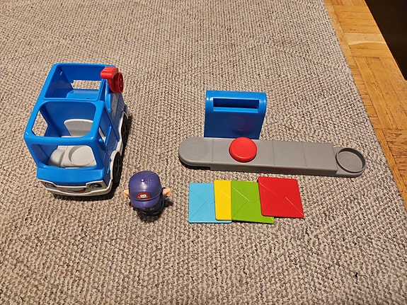 Little people postiauto
