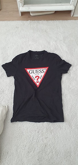 Guess t-paita