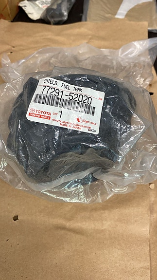 Toyota korin ja polttoainetäyttöputken välinen kumi 77291-52020