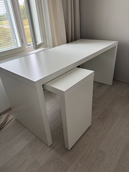 Ikea Malm työpöytä, ulos vedettävä taso, valkoinen