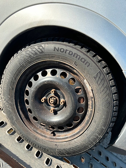Opel Merivan 1.8 vm.03 185/64r15 Nordman talvikiekot vanteilla 4x100 pintaa 8mm