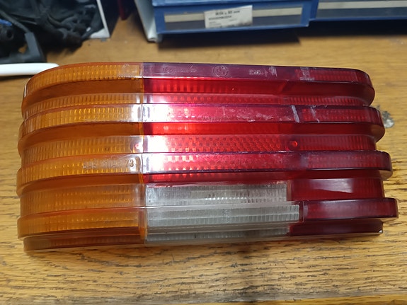 MB w114/w115 vasen takavalon lasi