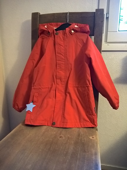 Uusi punainen Mini A Ture välikausitakki 116cm