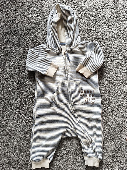 Hupullinen collegehaalari. Koko 62