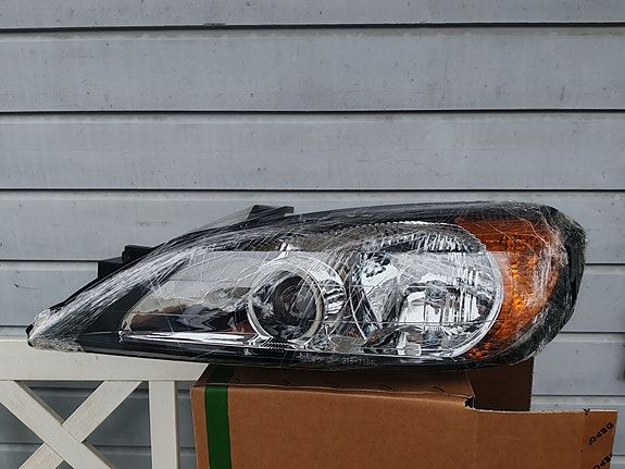 UUSI Nissan Primera P11 Facelift etuvalo vasen