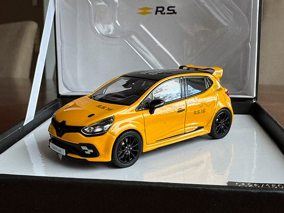 Uusi Renault Clio R.S. pienoismalli