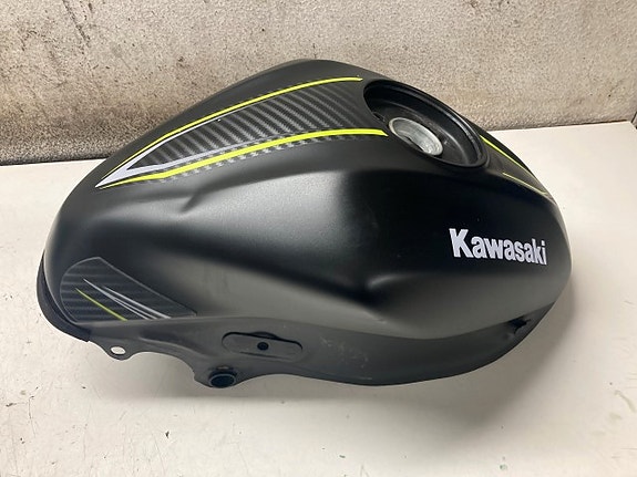 Kawasaki Z 125 tankki