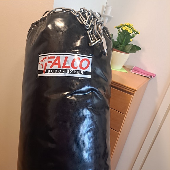 Falco heavy bag nyrkkeilysäkki ketjuilla 140cm 35kg
