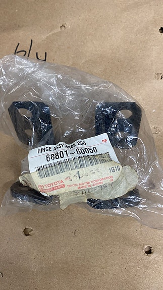 Toyota takaluukun oven sarana 68801-60050
