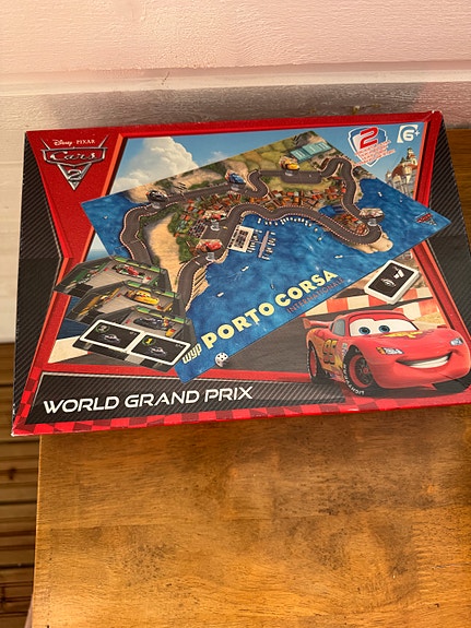 Disney Pixar Cars 2 World Grand Prix lautapeli