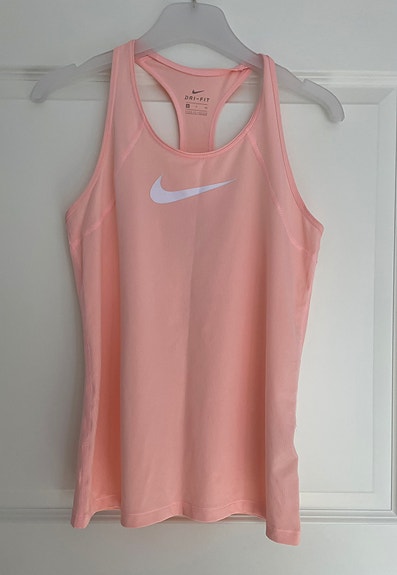 Nike urheilutoppi
