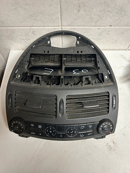 Mercedes-Benz E W211 lämmönsäätöpaneeli