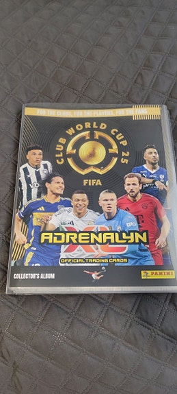 Panini Adrenalyn Fifa 25 pelikortteja