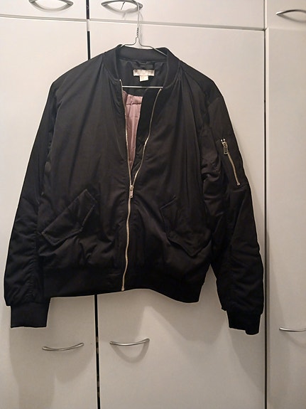 H&M naisten 38 kokoinen bomber takki.