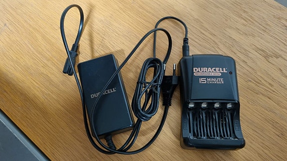Duracell CEF15 (15 min) AA/AAA NiMH -laturi,
