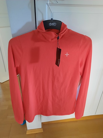 Uusi punainen paita