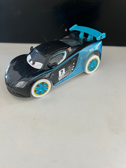 Disney cars vauhtipyörä auto