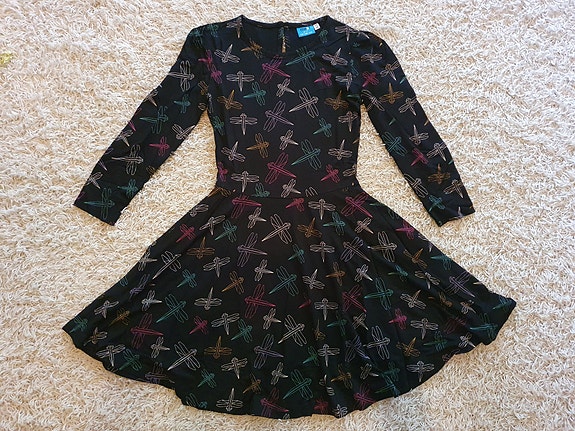 Uusi Meandi mekko 122/128