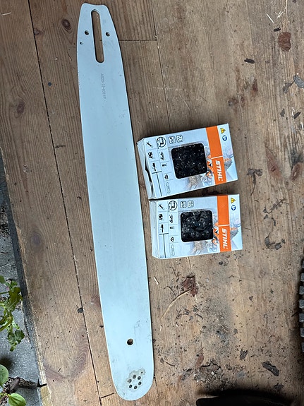 Käyttämättömät moottorisahan 20” laippa ja Stihl ketjut