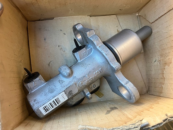 Audi A4/A6/VW Passat Jarrupääsylinteri Alkuperäinen 2/99-4/01