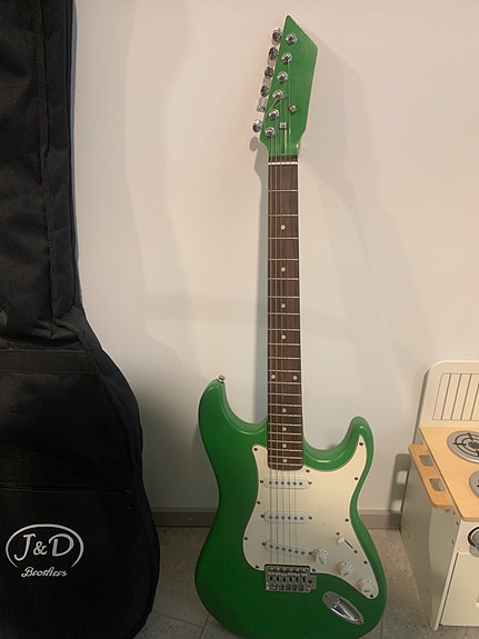 Sähkökitara J&D vihreä stratocaster-tyyppinen kitara
