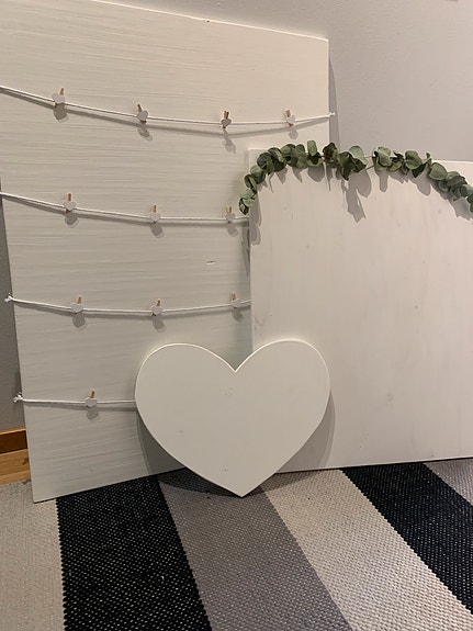 Pöytäjärjestys tausta, valokuvien ripustus taulu ja sydän