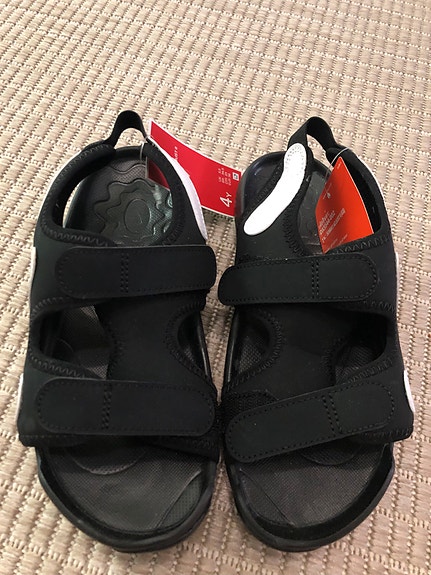 Uudet Nike sandaalit