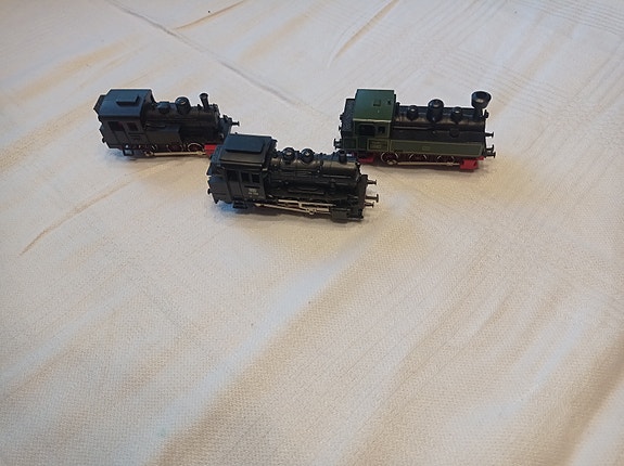 2x analogista Märklin-höyryveturia (H0): EDIT: oikeanpuoleisin on MYYTY