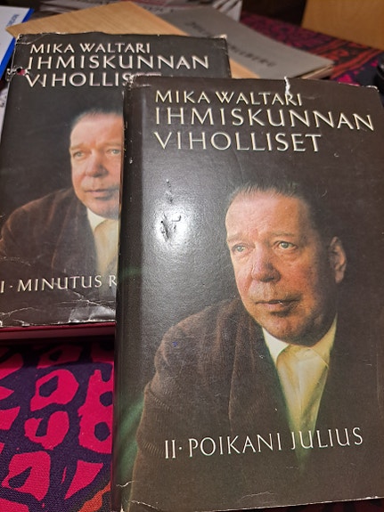 Mika Waltari Ihmiskunnan viholliset I ja II
