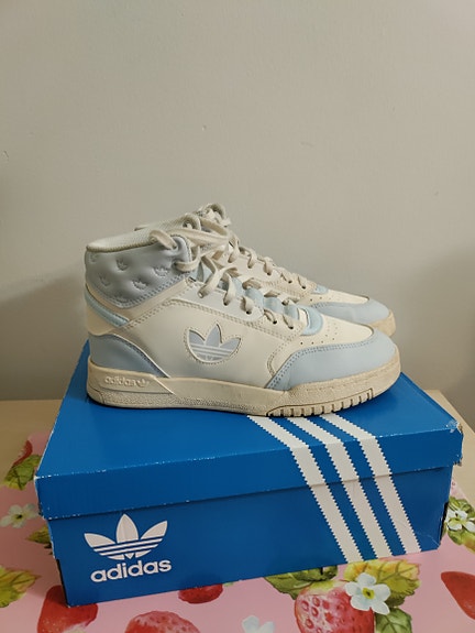 Adidas korkeavartiset tennarit koko 37