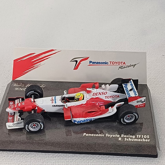 Panasonic Toyota Racing TF102 Formula 1 -malli 1:18