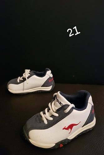 21 * KangaRoos - Tennarit