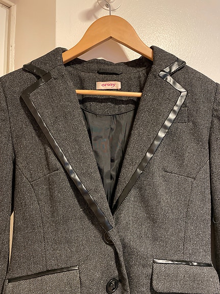 Harmaa tweed jakku