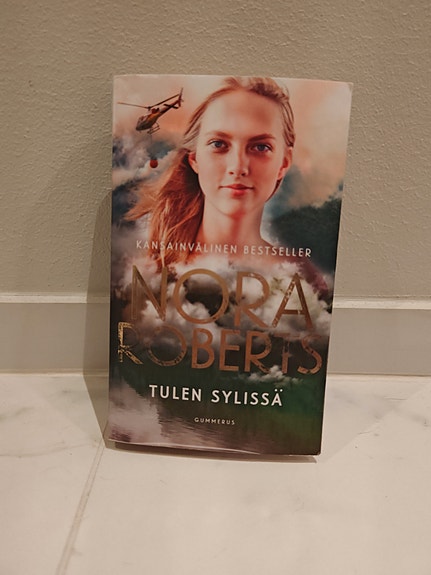Pokkari Nora Roberts Tulen sylissä