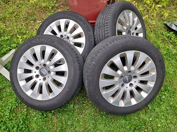 MercedesBenz Mallit johon käyvät A,B,C,E korisiin.