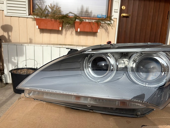 Vasen ajovaloumpio BMW 640 F06