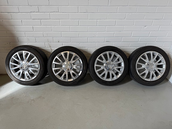 Renault 17" Alumiinivanteet + 215 / 50 / 17 Kesärenkaat (87)