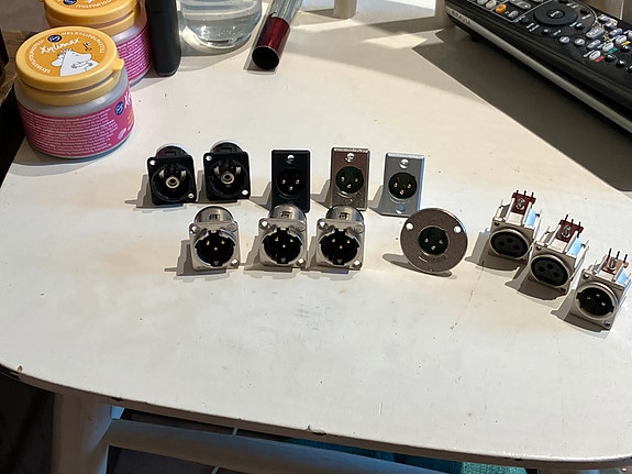 XLR-paneeli liitin 3-pole ja BNC/RCA Switchcraft