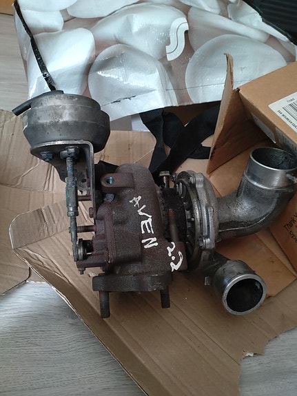 Toyota D4D 2.2 dieselin originaali turbo ajettu 70 000