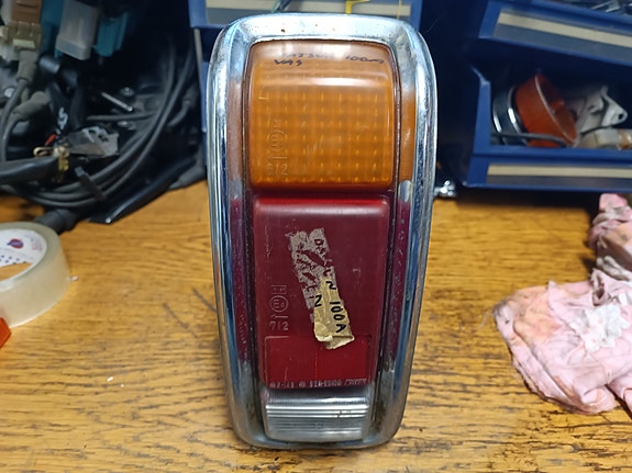 Datsun 100 A vasen takavalo